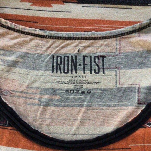 Bundle of mens summer stuff. 2 tank tops and a pair of comfy shorts. - Picture 7 of 13